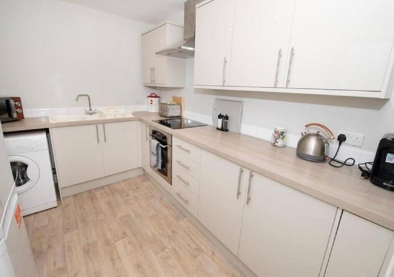 Pelican-Stylish 2-Bed Apartment Close To Beach & Town Scarborough Exterior photo