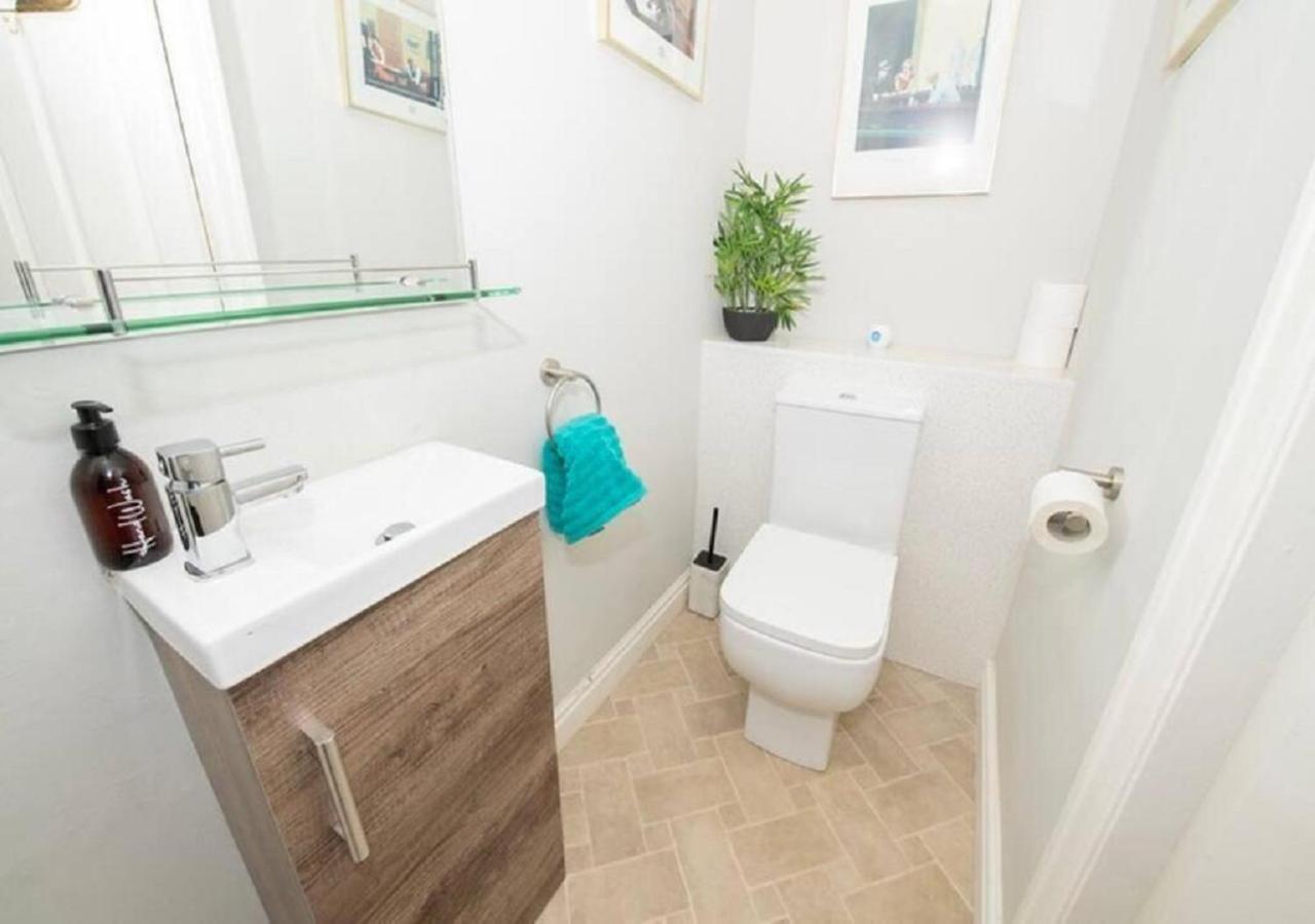 Pelican-Stylish 2-Bed Apartment Close To Beach & Town Scarborough Exterior photo