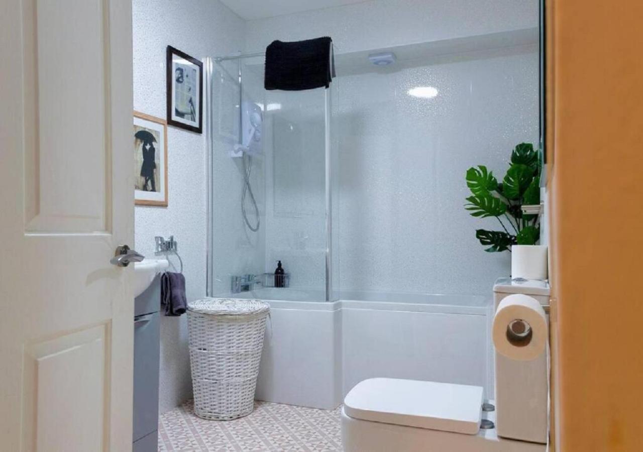 Pelican-Stylish 2-Bed Apartment Close To Beach & Town Scarborough Exterior photo