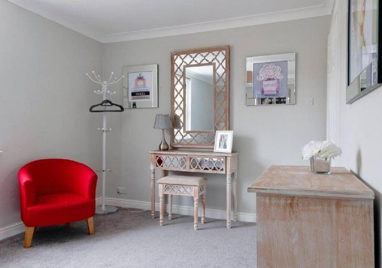 Pelican-Stylish 2-Bed Apartment Close To Beach & Town Scarborough Exterior photo