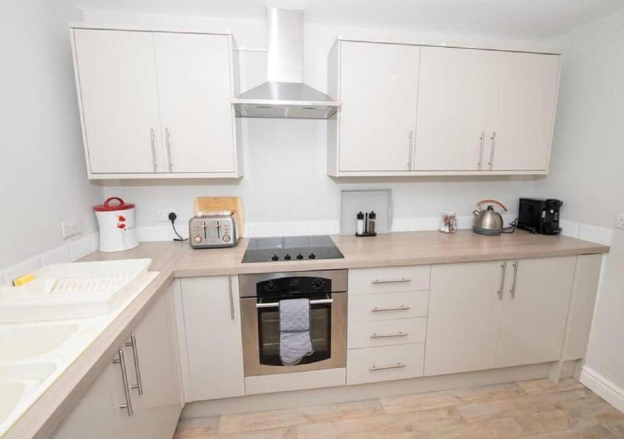Pelican-Stylish 2-Bed Apartment Close To Beach & Town Scarborough Exterior photo